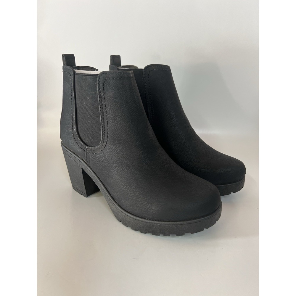 Krush Black Chunky Cleated Heel Chelsea Boots Women's Size US 6